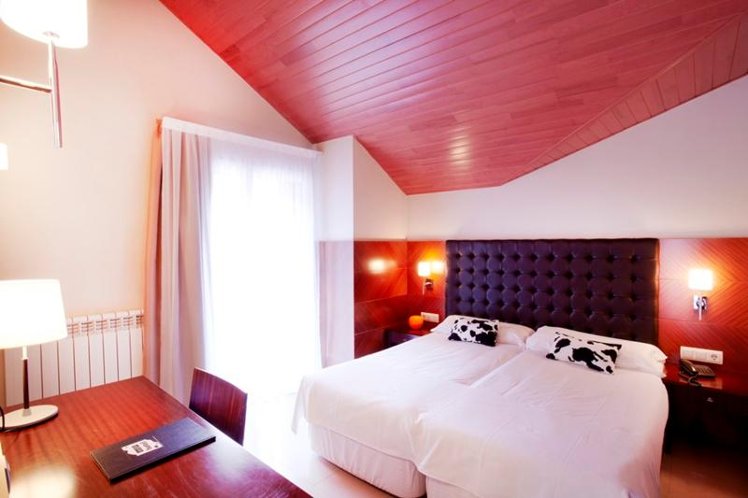 DOUBLE WITH DOUBLE BED Room