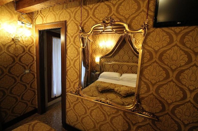 DOUBLE ECONOMY Room