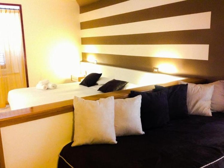 TRIPLE STANDARD Room