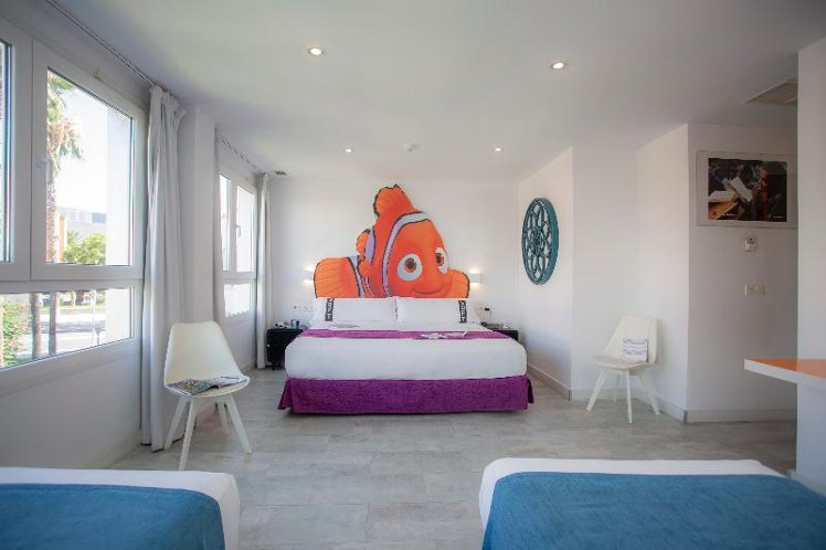 QUADRUPLE STANDARD Room