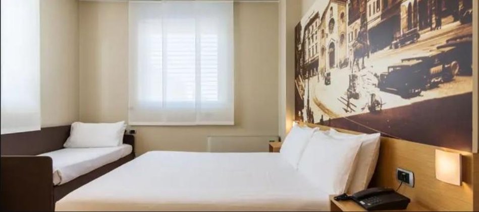 TRIPLE STANDARD Room