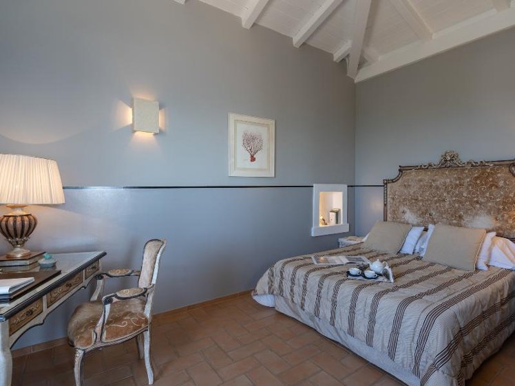 DOUBLE SINGLE USE DELUXE Room