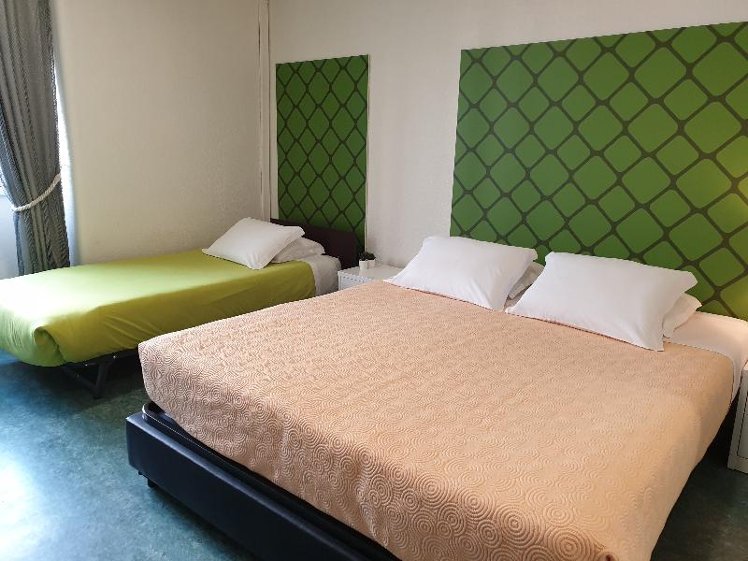 TRIPLE WITH SHARED BATHROOM Room