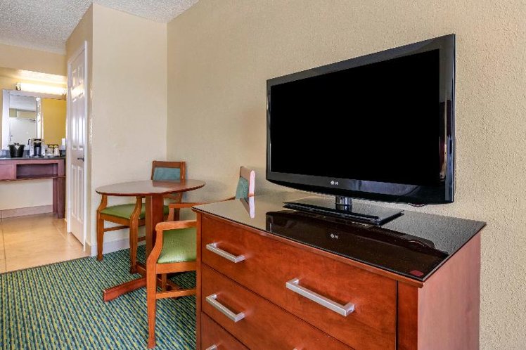 DOUBLE KING SIZE BED Room