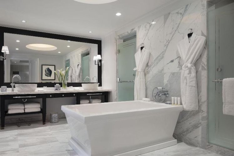 VILLA KING SIZE BED Room