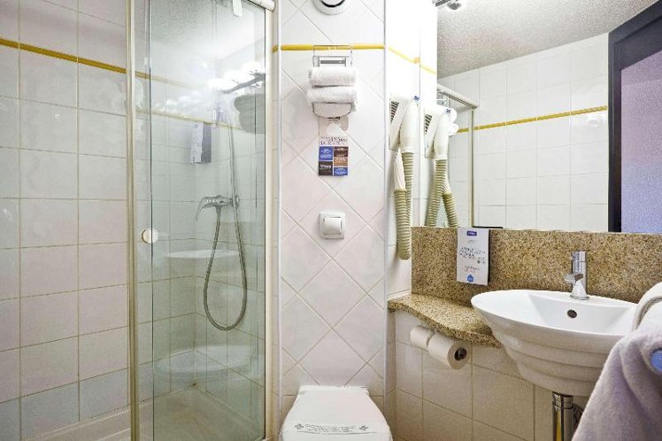 QUADRUPLE STANDARD Room
