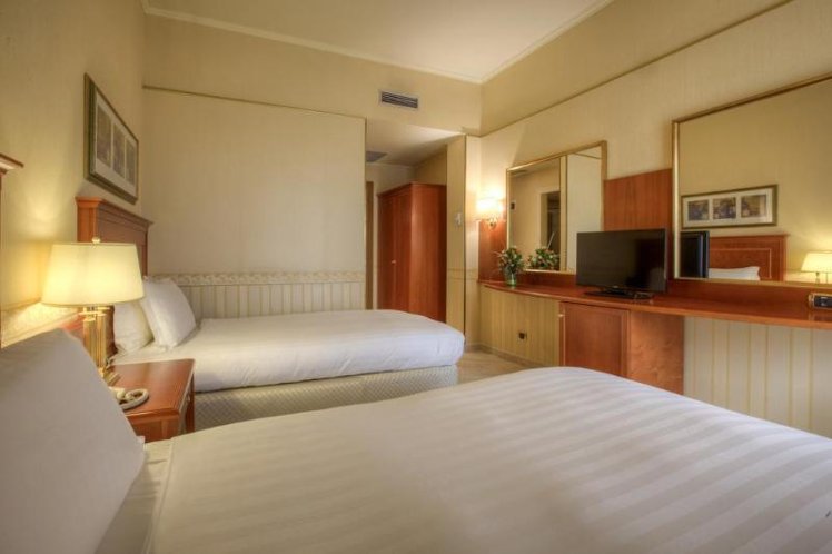 TRIPLE SUPERIOR Room