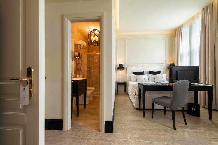 DOUBLE SUPERIOR Room