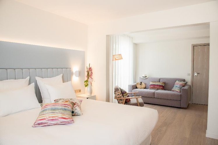 JUNIOR SUITE STANDARD Room