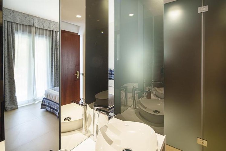 DOUBLE SINGLE USE DELUXE Room