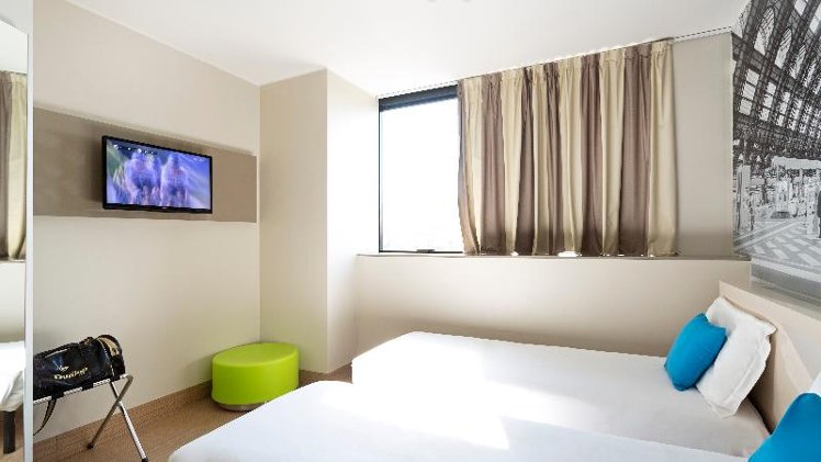 TRIPLE STANDARD Room