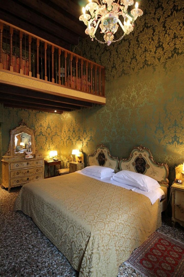 SUITE QUEEN SIZE BED Room