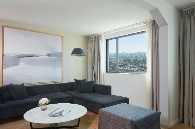 DOUBLE QUEEN SIZE BED Room