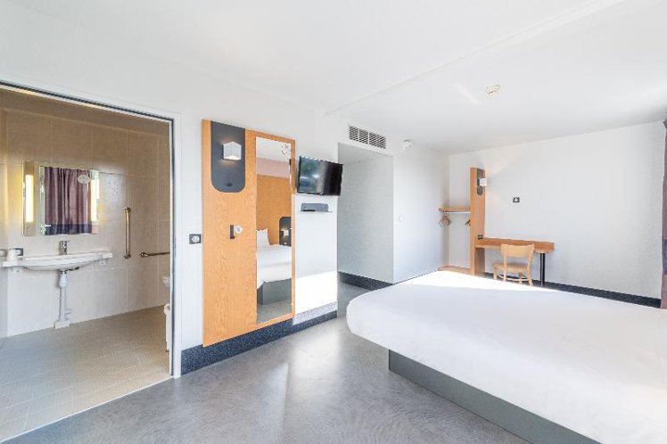 DOUBLE STANDARD Room