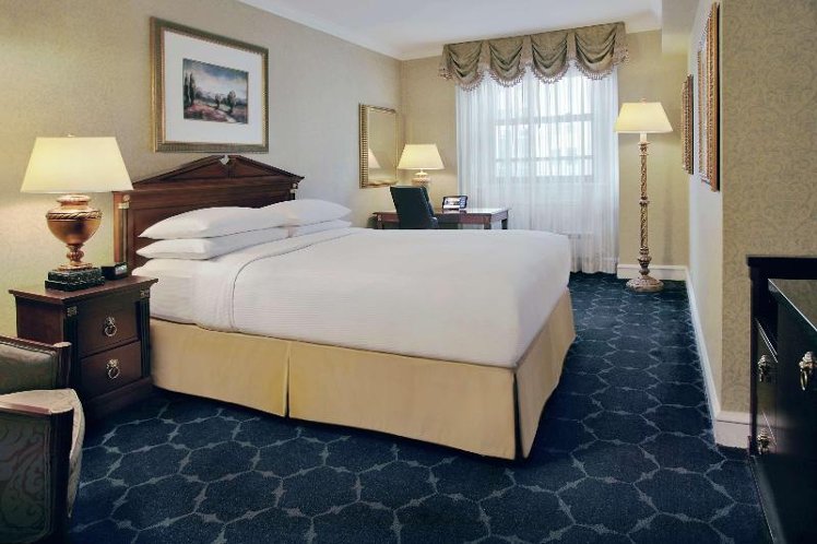 DOUBLE QUEEN SIZE BED Room