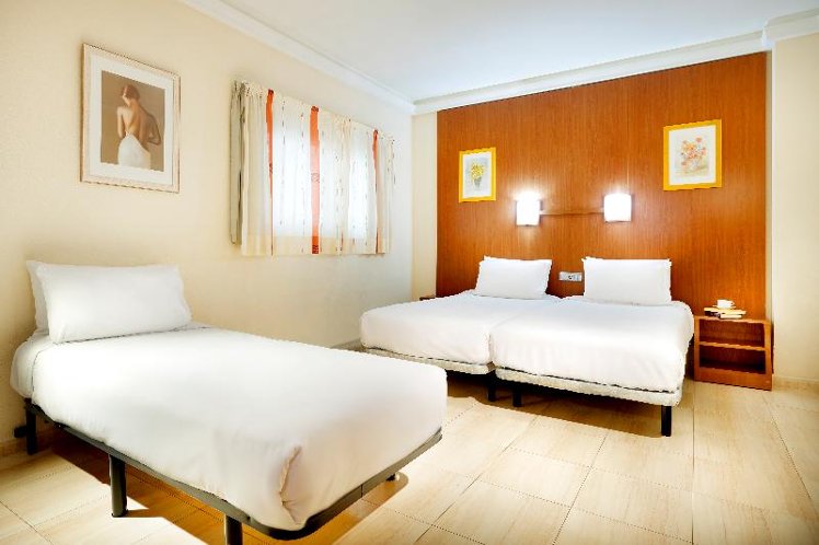 TRIPLE STANDARD Room
