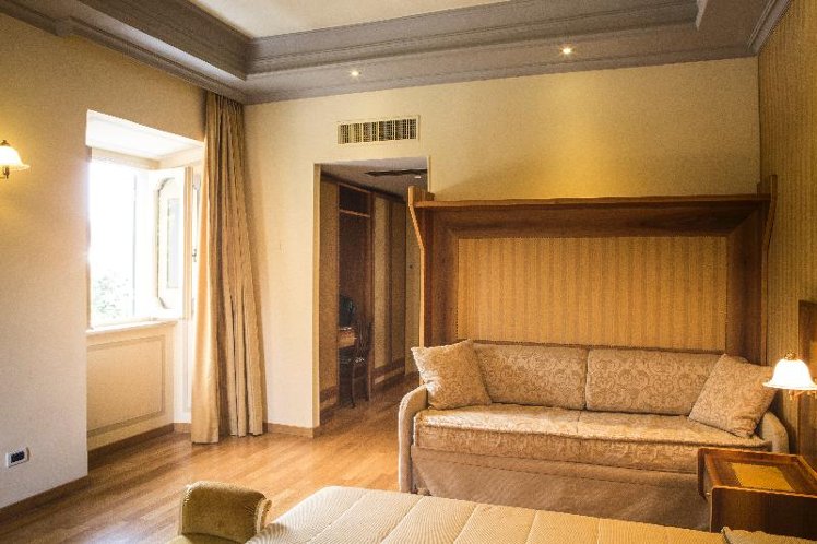 TRIPLE STANDARD Room