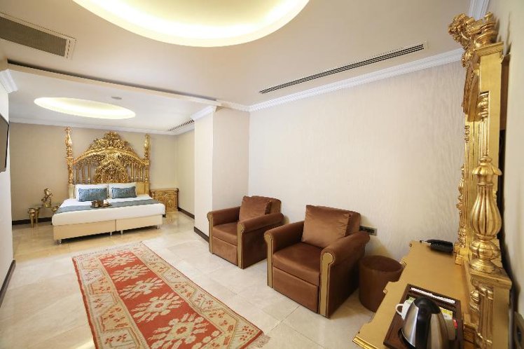SUITE THREE BEDROOMS THREE BATHROOMS Room