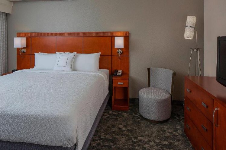 SUITE KING SIZE BED Room