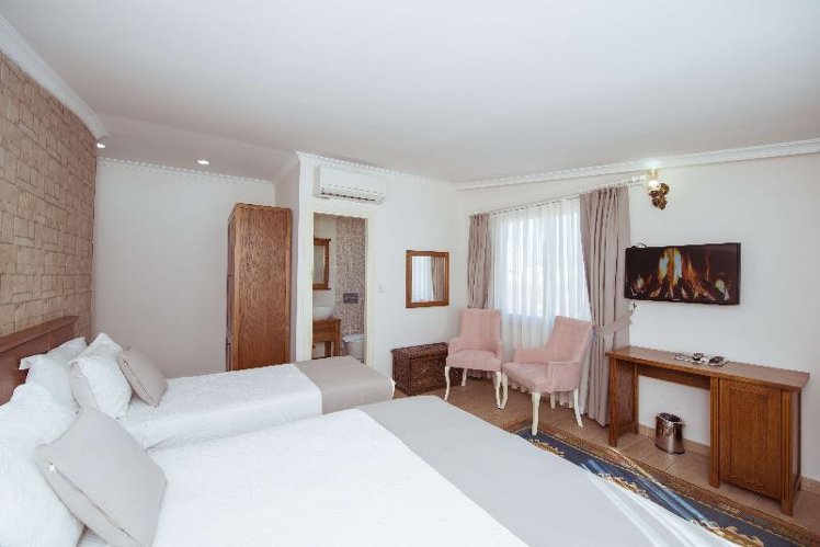 TRIPLE SUPERIOR Room