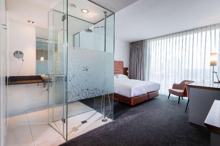 DOUBLE DELUXE QUEEN BED Room