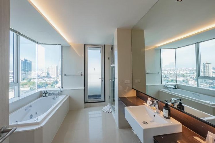 SUITE KING BED WITH JACUZZI Room