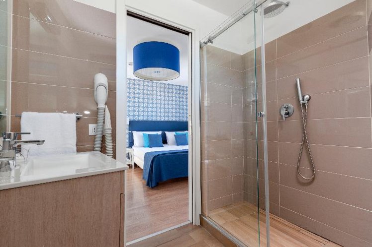 DOUBLE STANDARD Room