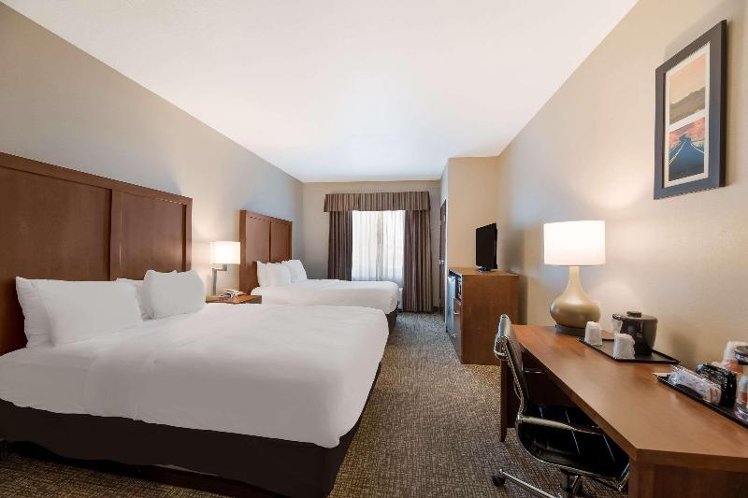 DOUBLE TWO QUEEN BEDS Room