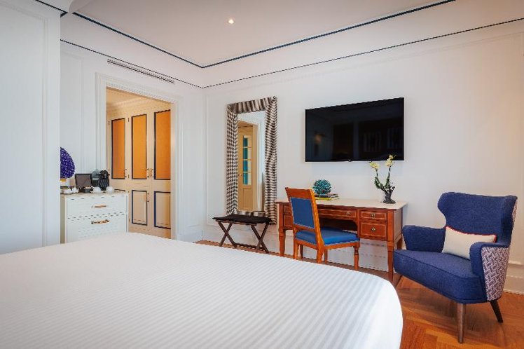 DOUBLE DELUXE WITH BALCONY Room