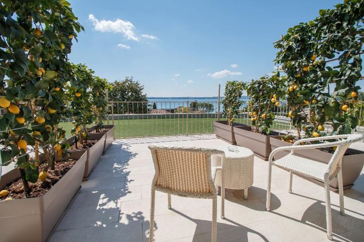 DOUBLE SUPERIOR LAKE VIEW Room