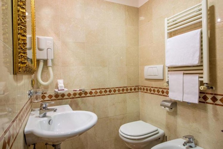 SINGLE STANDARD Room