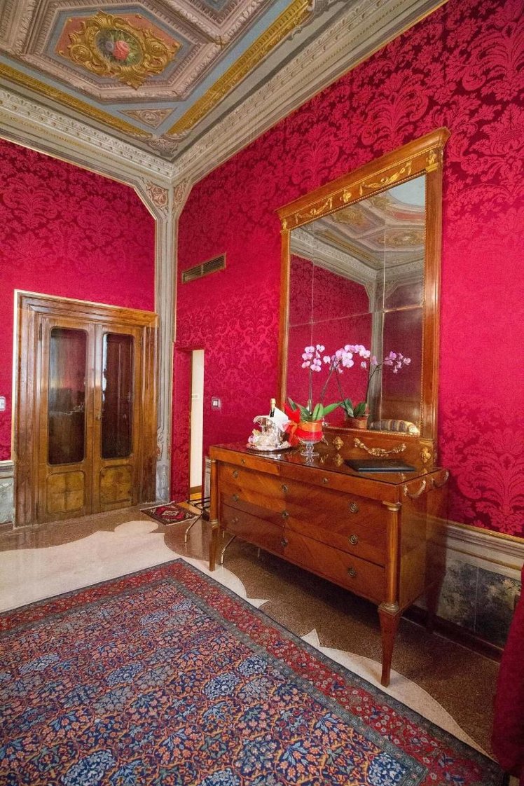JUNIOR SUITE STANDARD Room