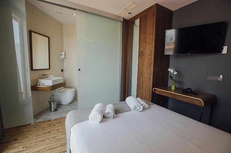 SINGLE WITH BALCONY Room