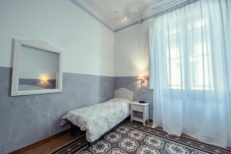 SINGLE STANDARD Room