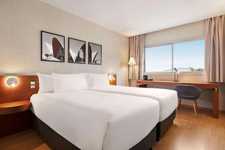 TWIN POOL VIEW Room