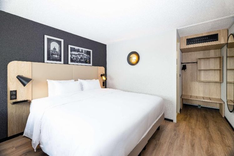 DOUBLE SUPERIOR KING BED Room