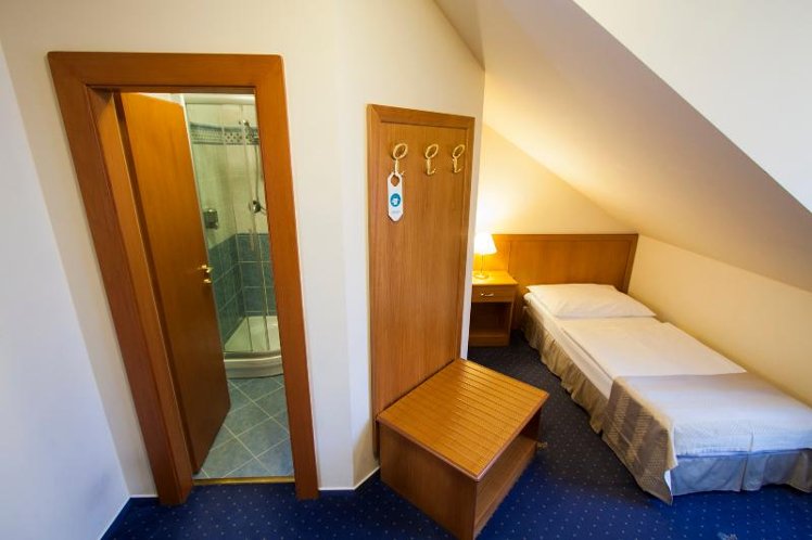 SINGLE STANDARD Room
