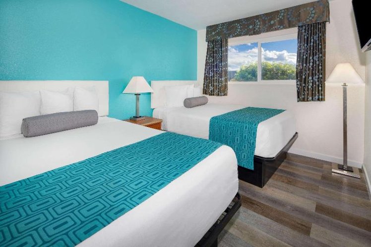 Howard Johnson  & Suites by Wyndham Chula Vista
