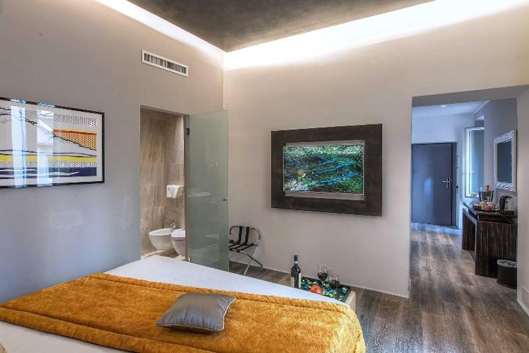 DOUBLE SUPERIOR QUEEN BED Room