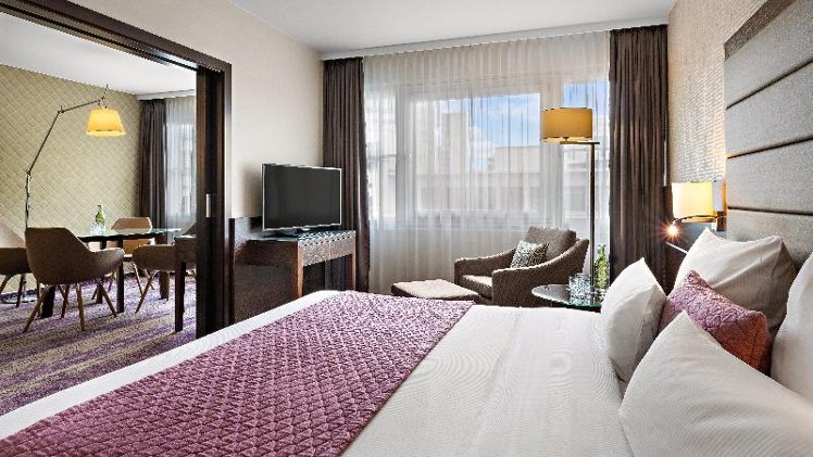 SUITE KING SIZE BED Room