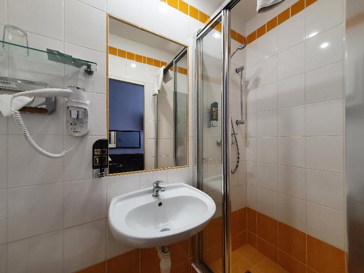 SINGLE STANDARD Room