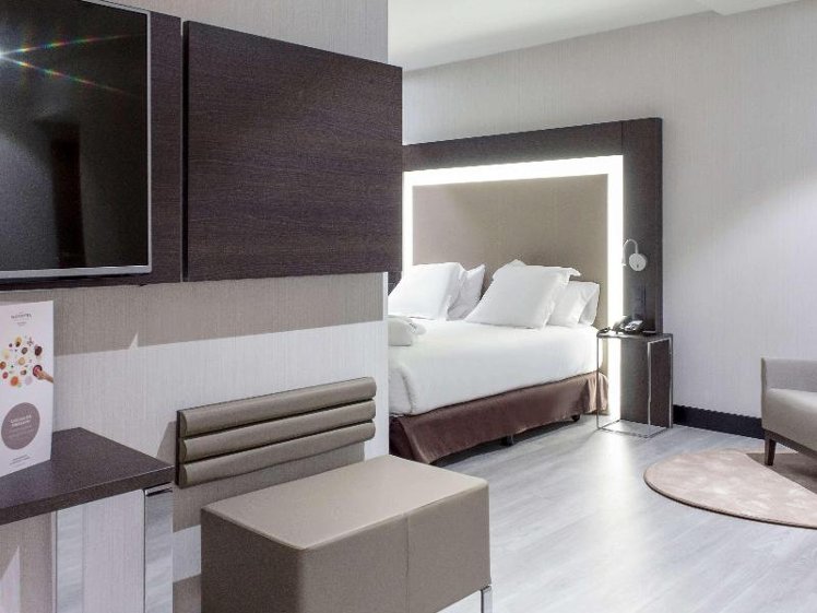 DOUBLE EXECUTIVE QUEEN BED Room