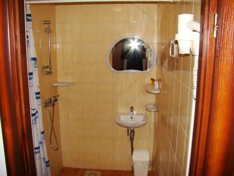 SINGLE STANDARD Room