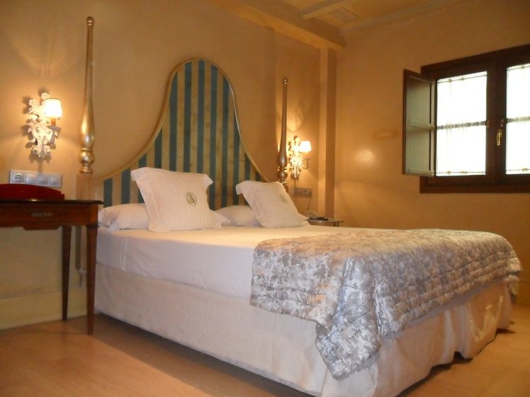 DOUBLE SINGLE USE STANDARD Room