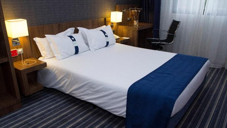 DOUBLE Accessible-Queen Size Bed Room