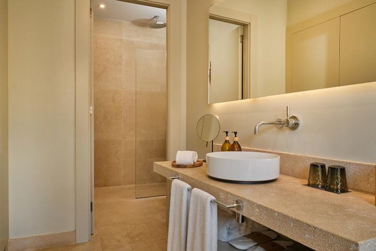 JUNIOR SUITE STANDARD Room