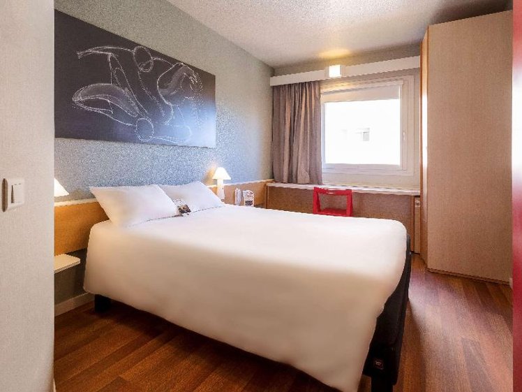 DOUBLE WITH DOUBLE BED Room