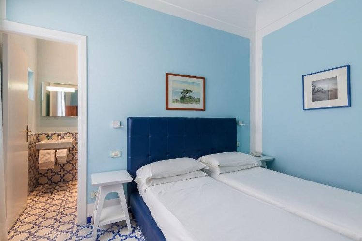 TRIPLE ECONOMY Room