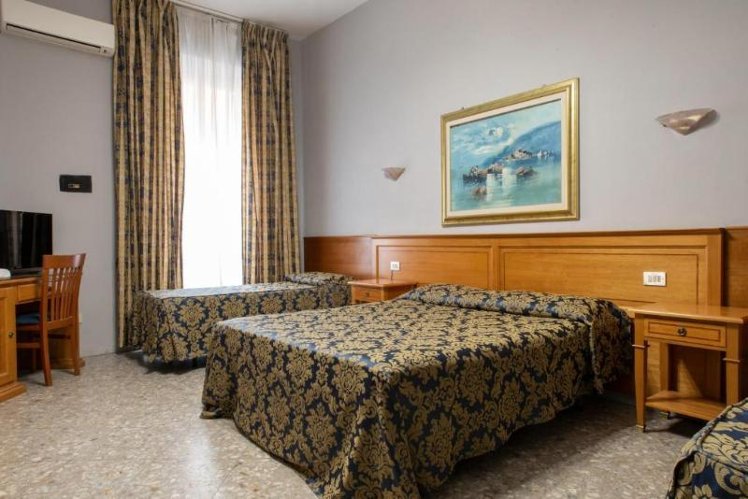 QUADRUPLE ECONOMY Room