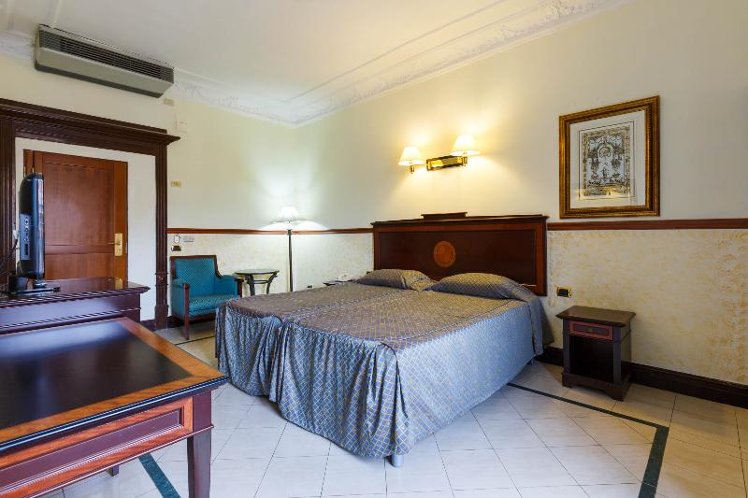 DOUBLE STANDARD Room